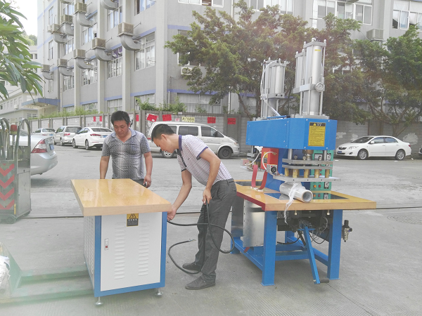 双机头高周波同步熔断机出货